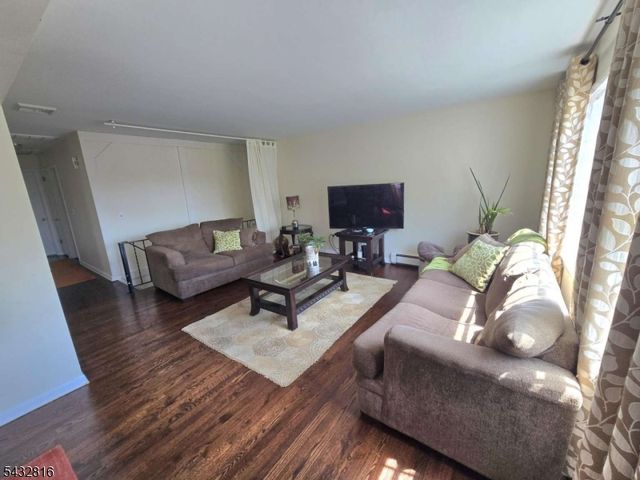 18 Grove St, Boonton Twp., NJ 07005