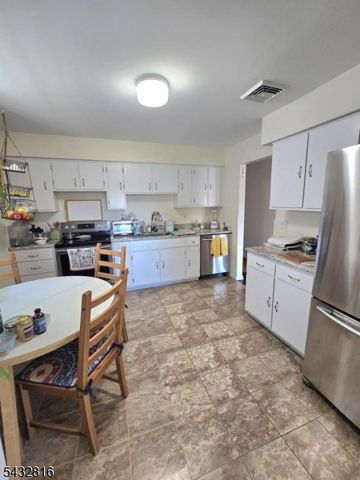 18 Grove St, Boonton Twp., NJ 07005