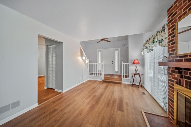 2547 College Hill Circle, Schaumburg, IL 60173