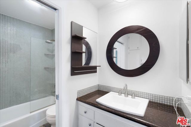 968 Larrabee Street 210, West Hollywood, CA 90069