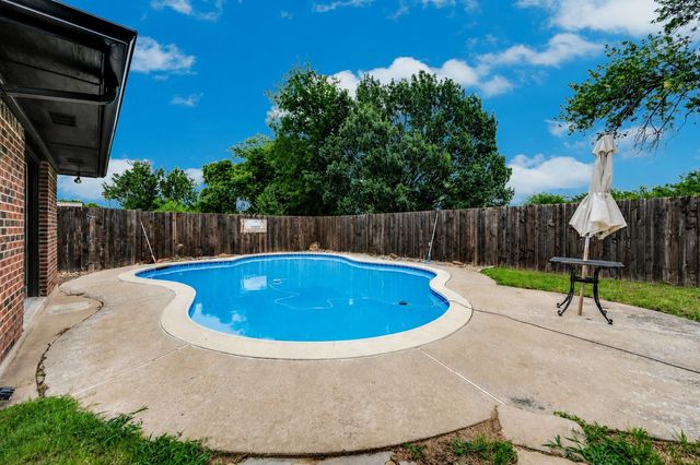 505 Trice Street, Maypearl, TX 76064