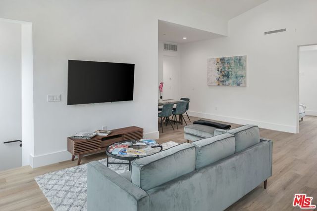 1236 N Spaulding Avenue 2, West Hollywood, CA 90046