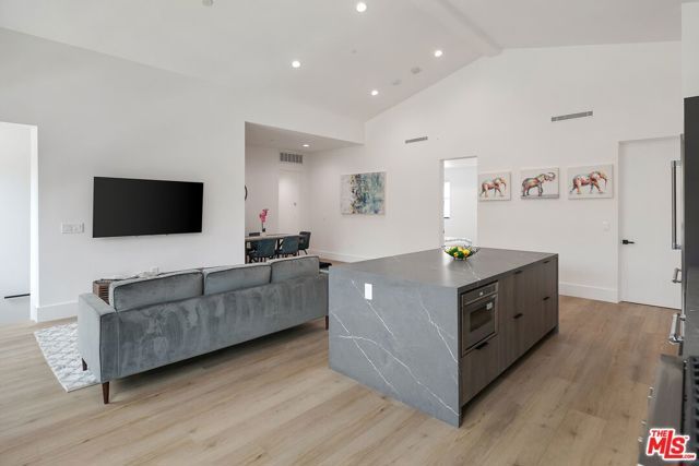 1236 N Spaulding Avenue 2, West Hollywood, CA 90046