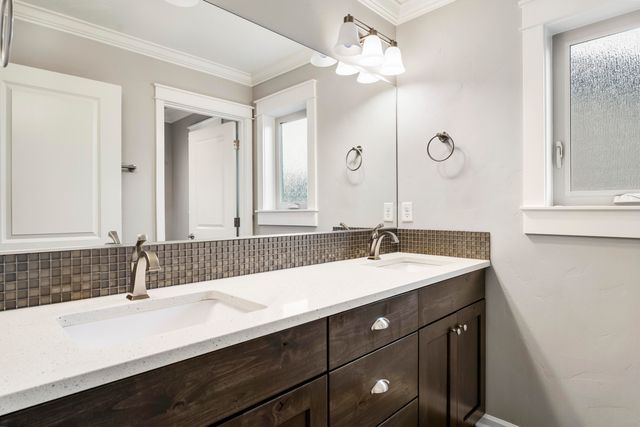 20896 Gateway Drive, Bend, OR 97702