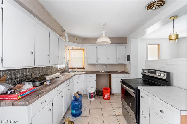 1219 Midland Avenue, New Franklin, OH 44203