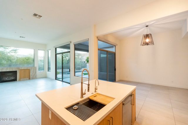 10858 E HEDGEHOG Place, Scottsdale, AZ 85262