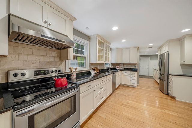 12 Summit Rd, Southborough, MA 01772