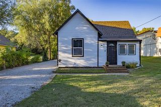 821 E 4th Street, Tonganoxie, KS 66086