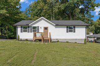 1101 Chestnut Dr, Burns, TN 37029