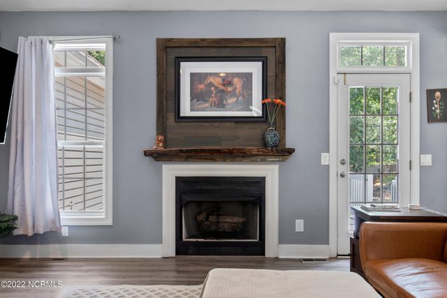 255 W Hedgelawn Way, Southern Pines, NC 28387