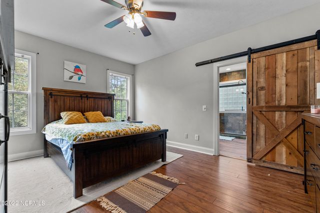 255 W Hedgelawn Way, Southern Pines, NC 28387