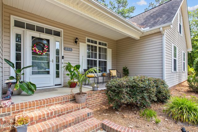 255 W Hedgelawn Way, Southern Pines, NC 28387