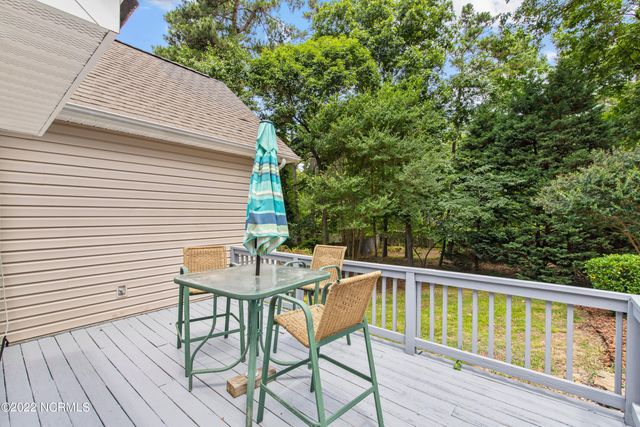 255 W Hedgelawn Way, Southern Pines, NC 28387