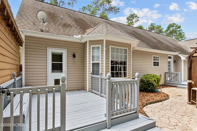255 W Hedgelawn Way, Southern Pines, NC 28387