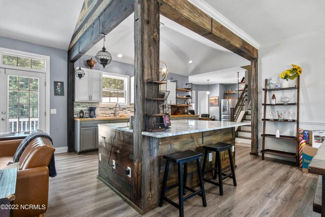 255 W Hedgelawn Way, Southern Pines, NC 28387