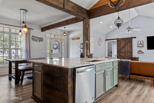 255 W Hedgelawn Way, Southern Pines, NC 28387