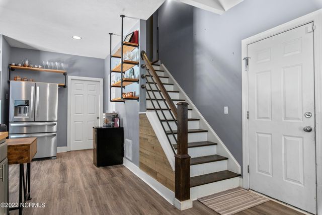 255 W Hedgelawn Way, Southern Pines, NC 28387