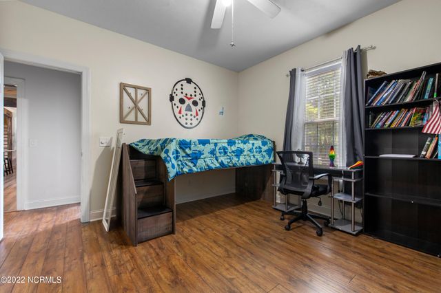255 W Hedgelawn Way, Southern Pines, NC 28387