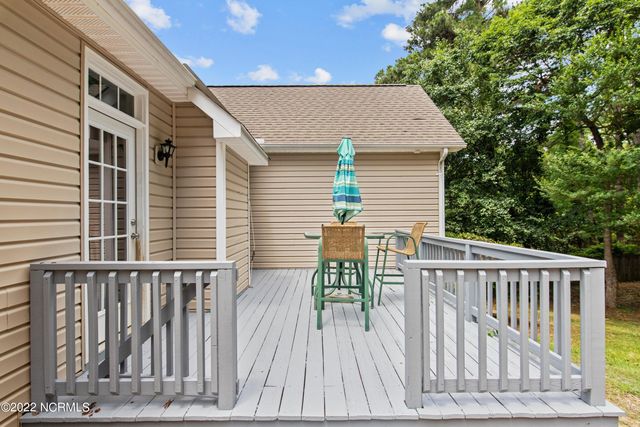 255 W Hedgelawn Way, Southern Pines, NC 28387