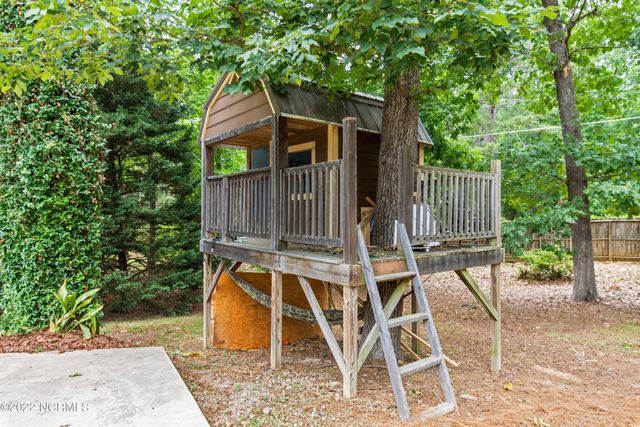 255 W Hedgelawn Way, Southern Pines, NC 28387