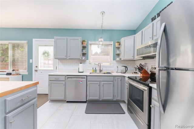 11860 Riverside Drive, Plymouth, MI 48170