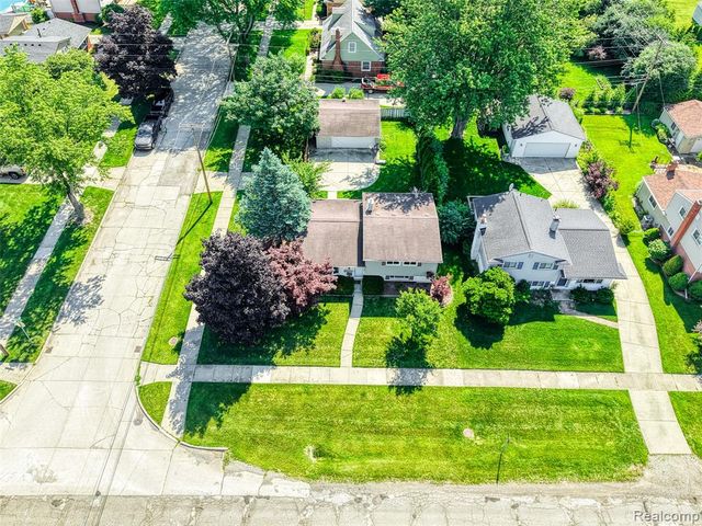 11860 Riverside Drive, Plymouth, MI 48170