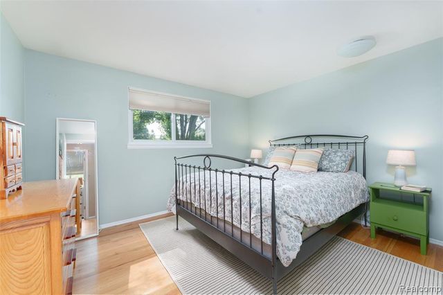 11860 Riverside Drive, Plymouth, MI 48170