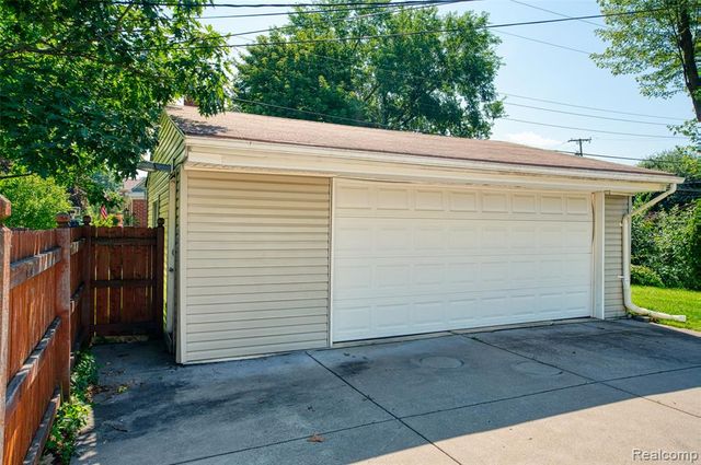 11860 Riverside Drive, Plymouth, MI 48170