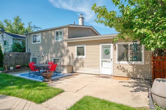11860 Riverside Drive, Plymouth, MI 48170