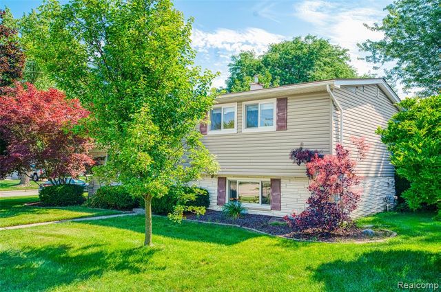 11860 Riverside Drive, Plymouth, MI 48170