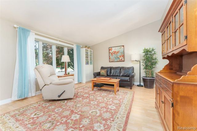 11860 Riverside Drive, Plymouth, MI 48170