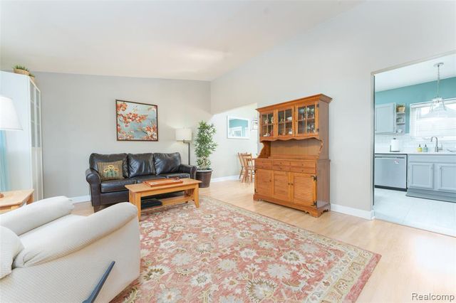 11860 Riverside Drive, Plymouth, MI 48170