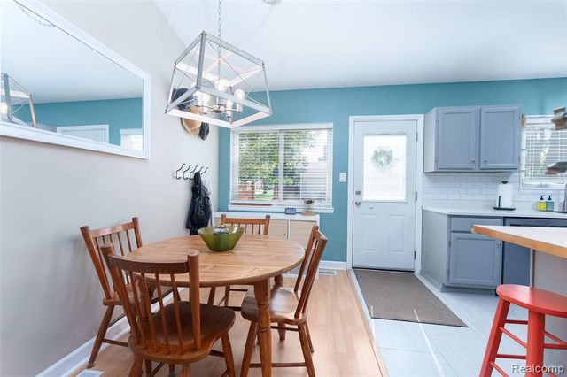 11860 Riverside Drive, Plymouth, MI 48170