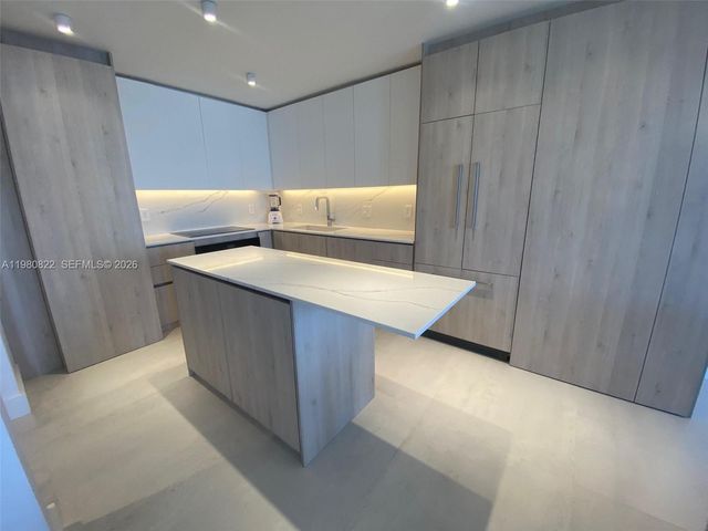 1901 Brickell Ave B2411, Miami, FL 33129