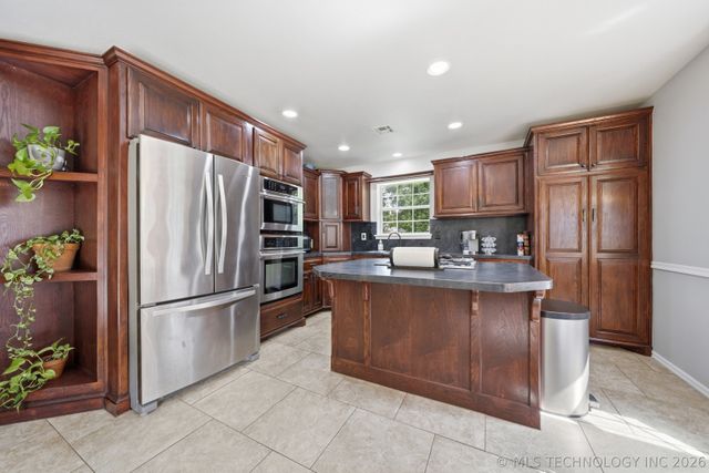 18141 S 156th East Avenue, Bixby, OK 74008