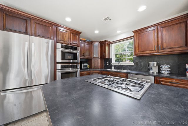 18141 S 156th East Avenue, Bixby, OK 74008