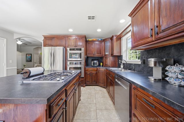 18141 S 156th East Avenue, Bixby, OK 74008