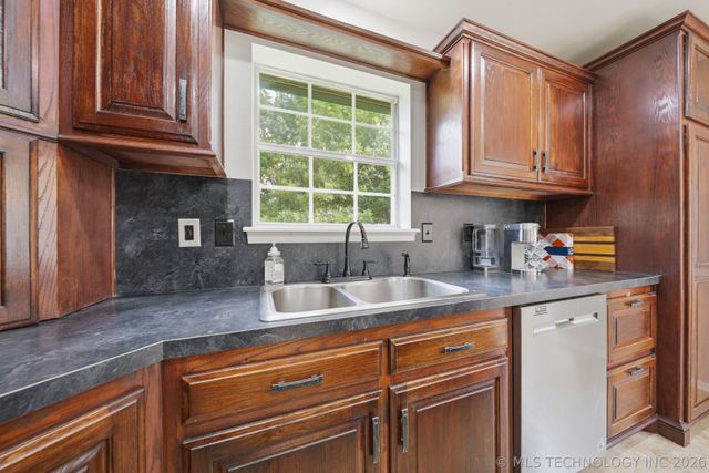 18141 S 156th East Avenue, Bixby, OK 74008