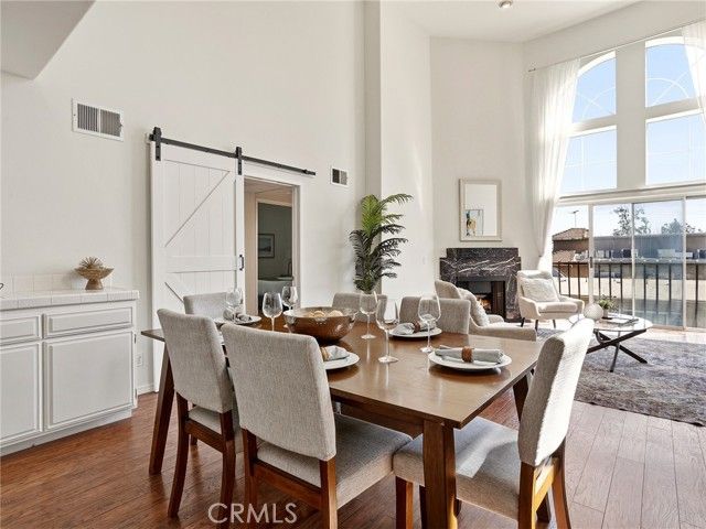 11044 Acama Street 302, Studio City (los Angeles), CA 91602