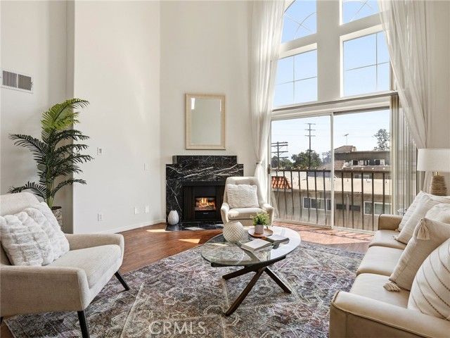 11044 Acama Street 302, Studio City (los Angeles), CA 91602