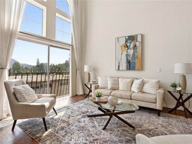 11044 Acama Street 302, Studio City (los Angeles), CA 91602