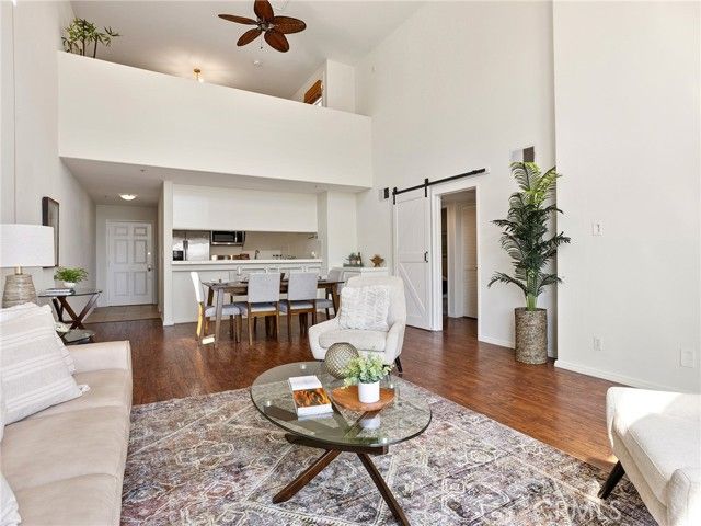 11044 Acama Street 302, Studio City (los Angeles), CA 91602
