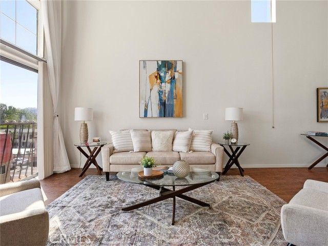 11044 Acama Street 302, Studio City (los Angeles), CA 91602