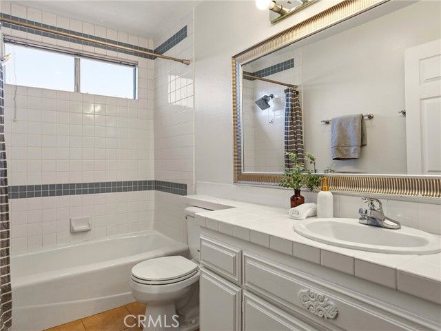 11044 Acama Street 302, Studio City (los Angeles), CA 91602