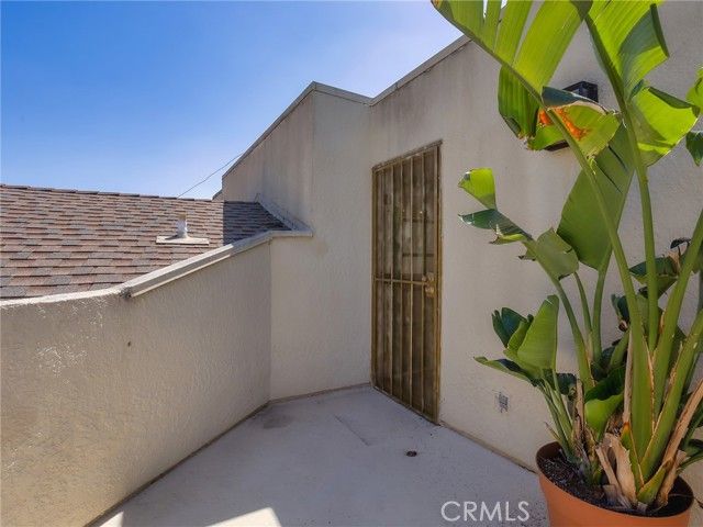 11044 Acama Street 302, Studio City (los Angeles), CA 91602