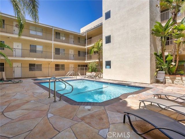 11044 Acama Street 302, Studio City (los Angeles), CA 91602