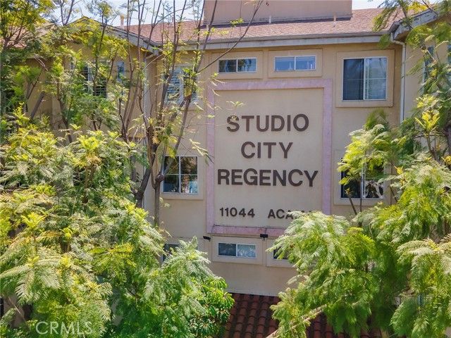 11044 Acama Street 302, Studio City (los Angeles), CA 91602