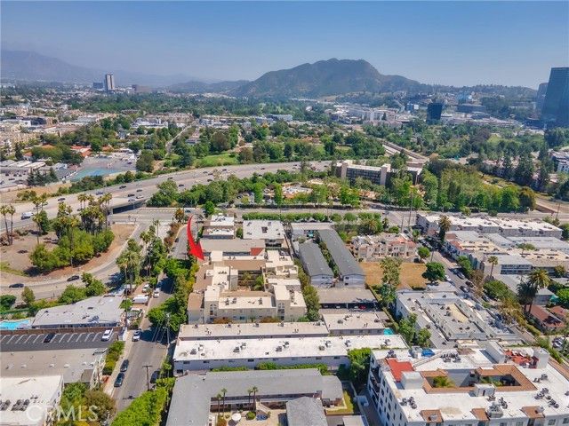 11044 Acama Street 302, Studio City (los Angeles), CA 91602