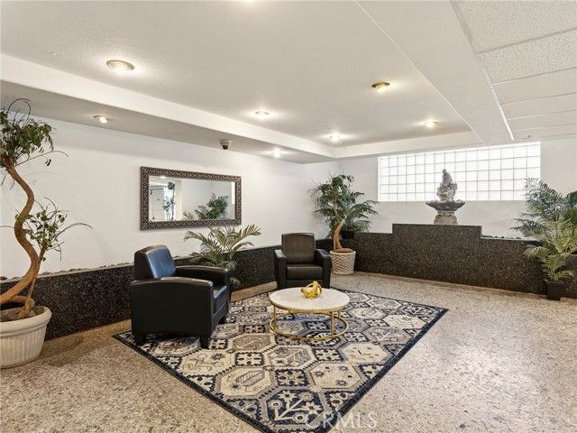 11044 Acama Street 302, Studio City (los Angeles), CA 91602