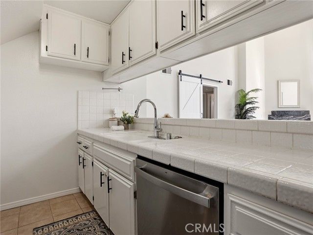 11044 Acama Street 302, Studio City (los Angeles), CA 91602